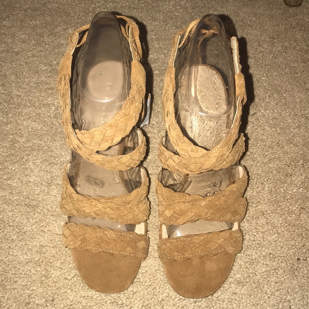 Beautiful caramel Chunky heel sandal